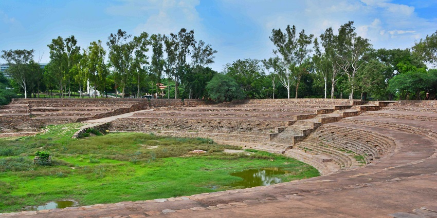 Surajkund is one of the top places to visit near Gurgaon for some of the spectacular views.