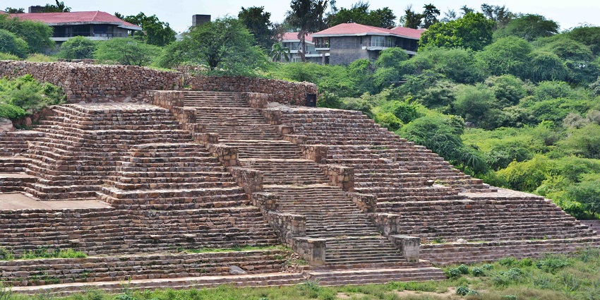 Suraj Kund's scenic masonry, a charming place to visit near Gurgaon for weekend.