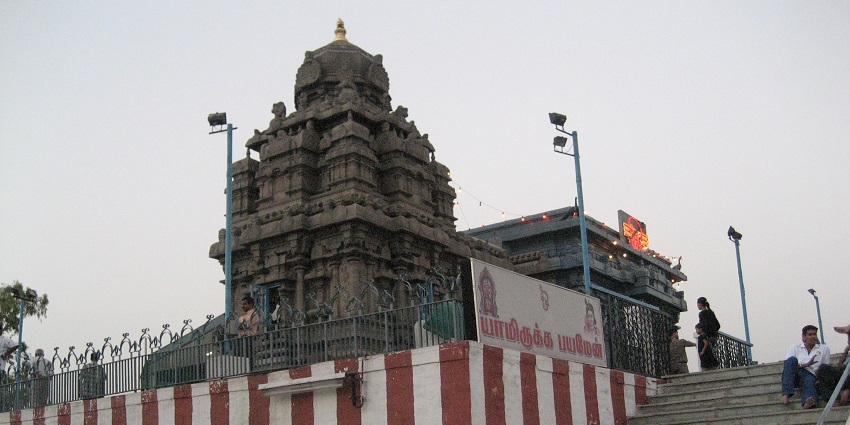 Puja rituals at the temple in Swami Malai Temple that is located near Tanjore Temple.