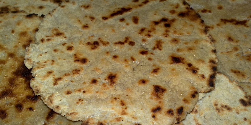 Traditional Bhakri, the best food in Solapur, served at this restaurant.