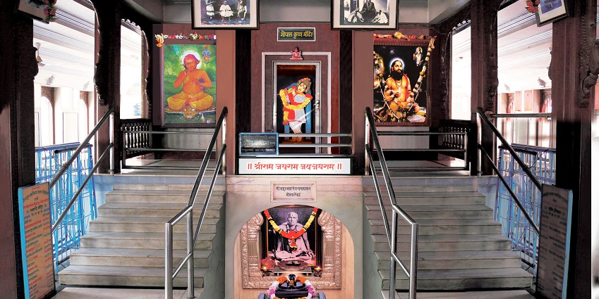 Swami Samarth Temple which is one of the famous pilgrimage spots in Maharashtra.