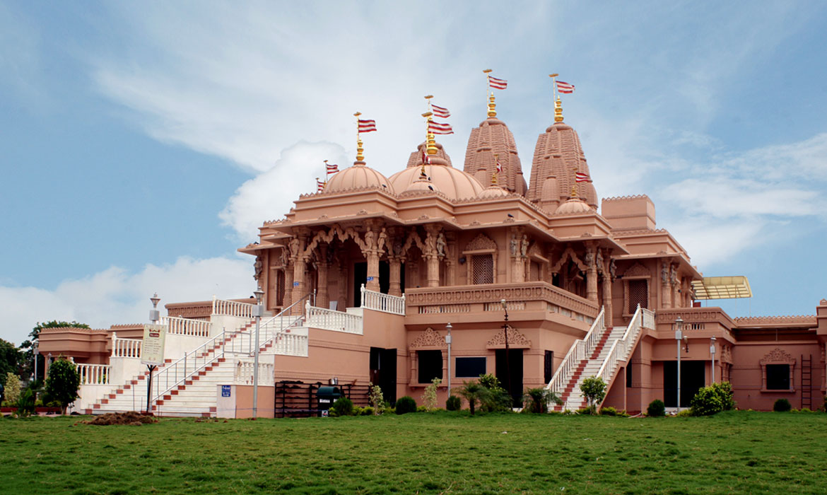 Swaminarayan temple is one of the most popular templese in Mumbai.