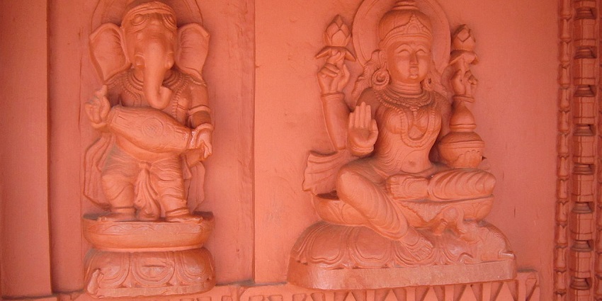 Swayambhu Ganapati Temple is one of the famous temples in Ratnagiri with a unique vibe.