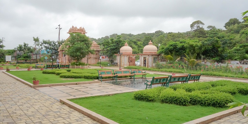Tabak Udyan, serene garden offering panoramic views and peaceful ambiance
