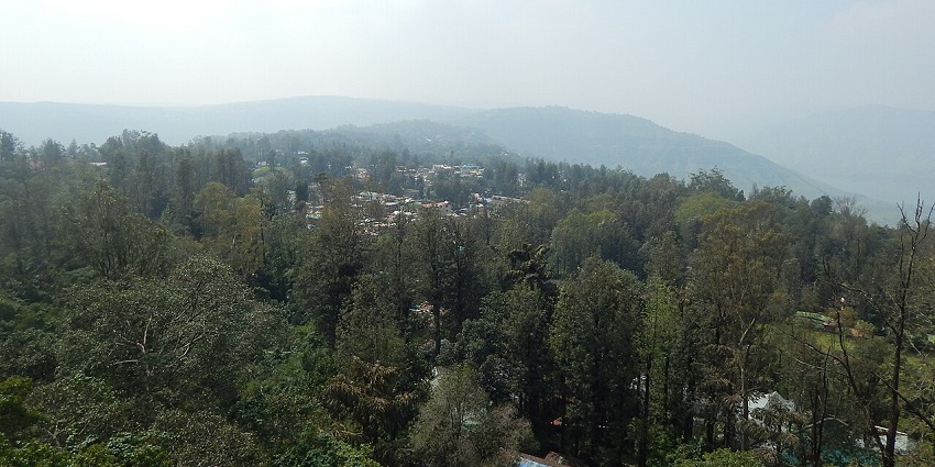 A panoramic view of Table Land, showcasing things to do in Panchgani, including its verdure plateau.