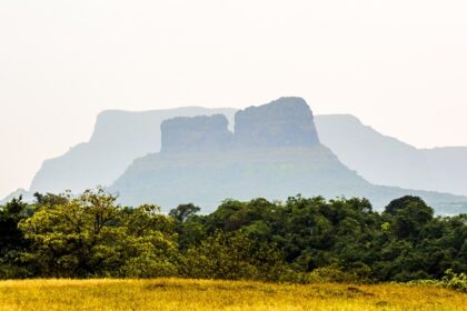 Tailbaila Fort offer breathtaking landscapes, history, and adventure in Maharashtra.