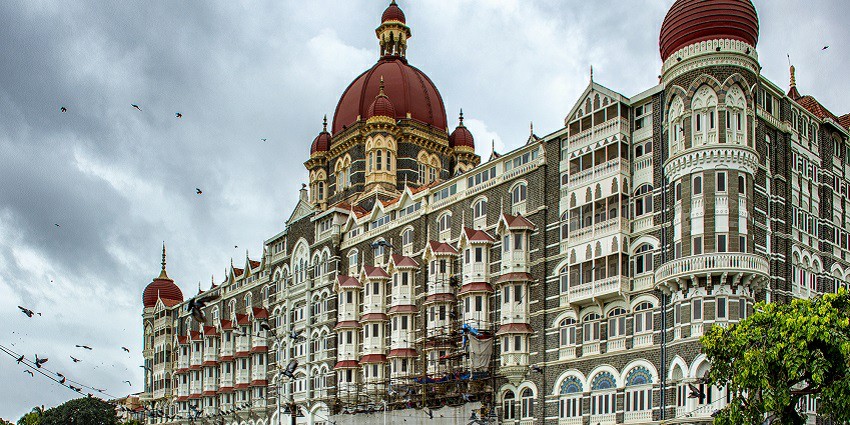 An image of the Taj Mahal Palace, ideal for romantic evenings in Colaba nightlife.