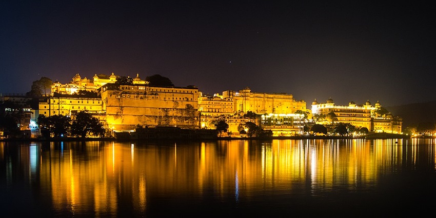 A stunning view of the City Palace is the best thing to see in Jaipur, featuring intricate designs and lavish interiors.