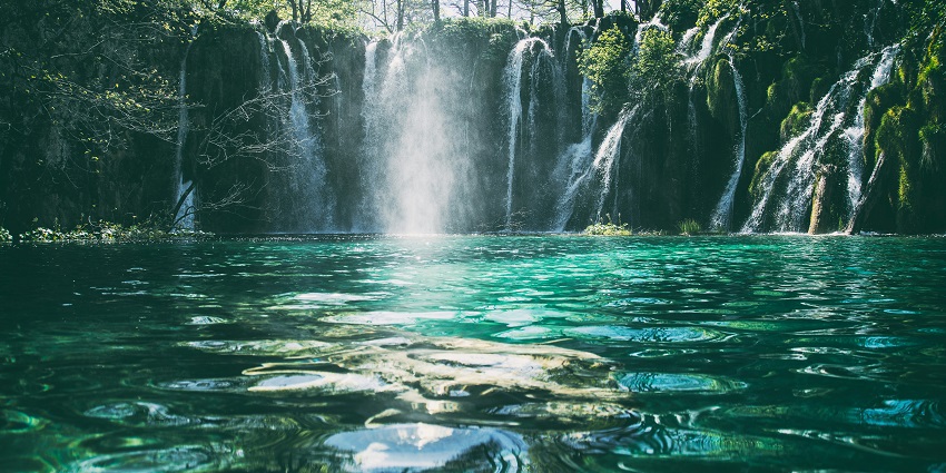 Swimming at Catherine Waterfalls is one of the best things to do in Kunnur for visitors.