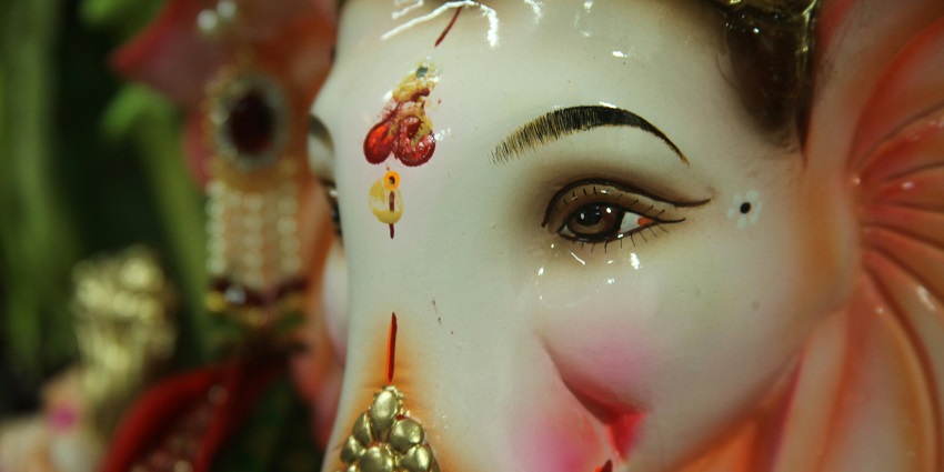Tambdi Jogeshwari Ganpati Temple is a significant Ganesh temple in Pune with thousands of devotees