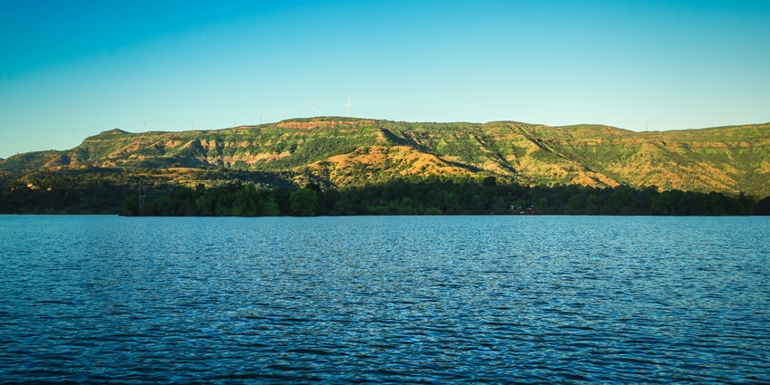 Explore the peaceful village of Tapola near Mahabaleshwar, which is often called "Mini Kashmir."