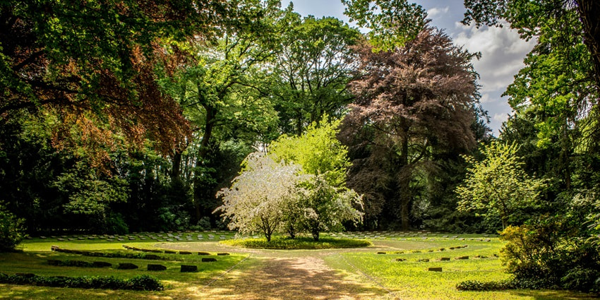 Image of a park similar to the Tatya Tope memorial nearby area where people can stroll around