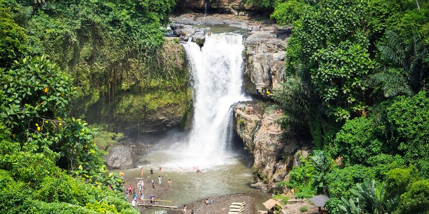 Scenic view of Tegenungan Waterfall.