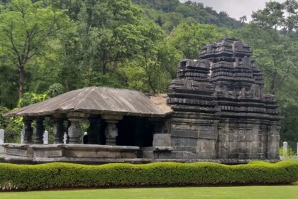 See the heritage of talukas by visiting the temples in Dapoli on your trip to Ratnagiri.