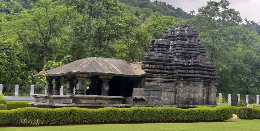 See the heritage of talukas by visiting the temples in Dapoli on your trip to Ratnagiri.