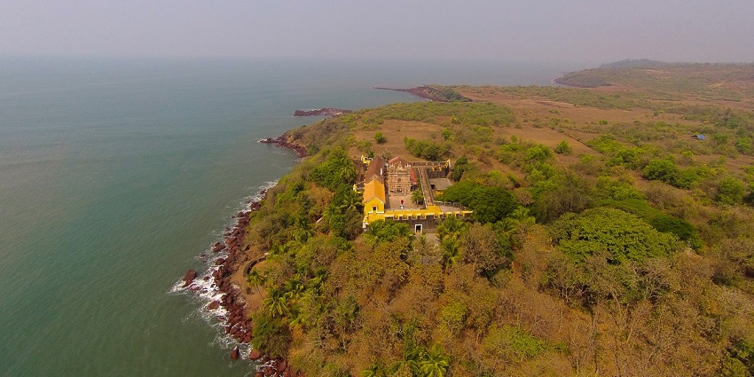 Fort Santíssima Trindade also known as Fort Tiracol, is a Portuguese-era fort near the village of Tiracol.