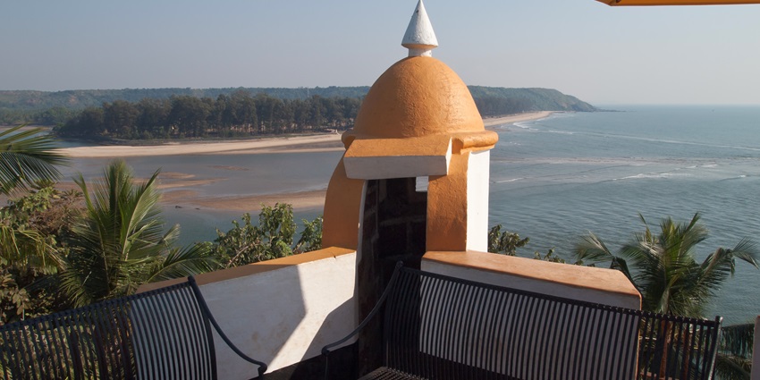 Places to visit in Vengurla - Terekhol Fort offers the stunning views of the Arabian Sea.