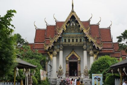 A gold-plated giant statue of Gautam Buddha placed inside Thai Monastery Bodhgaya, Bihar. Viewers of this file can see comments and suggestions