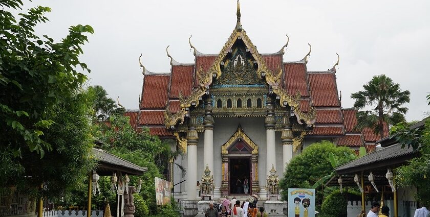 A gold-plated giant statue of Gautam Buddha placed inside Thai Monastery Bodhgaya, Bihar. Viewers of this file can see comments and suggestions