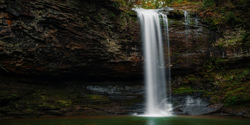 A waterfall like the Thalaiyar Fall, a popular place near the Palani Temple for visitors