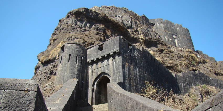Thalner Fort is situated by the Tapi River in Shirpur Taluka.