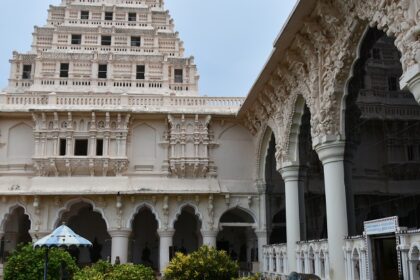 Thanjavur Museum showcases Tamil Nadu's rich history and cultural heritage.