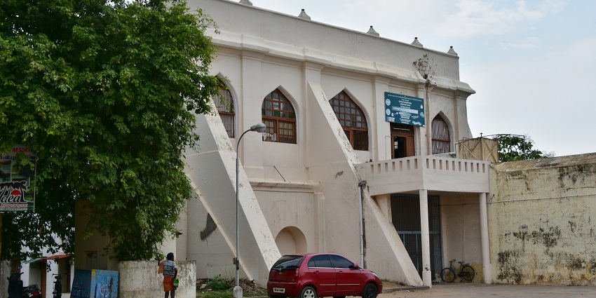 The royal palace, near Thanjavur Museum, Tamil Nadu, features art galleries and ancient artefacts.