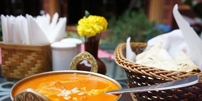 North Indian gravy with roti, the best food in Andheri.