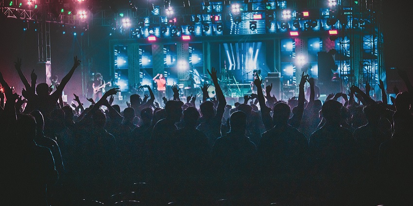 Highly energetic live concerts at a new year party in Mumbai