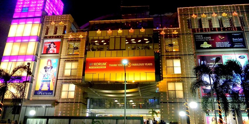 Compact shopping center in Malad with office spaces, eateries, and limited retail outlets on multiple floors, one of the best shopping malls near Andheri East.
