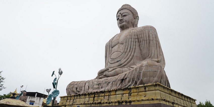 The Great Buddha statue of Bodhgaya is placed on a giant altar under the open sky.
Viewers of this file can see comments and suggestions