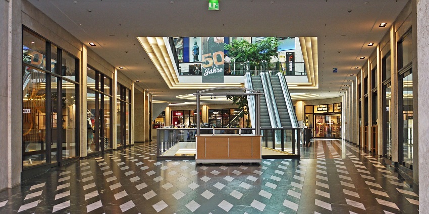The Hub Mall is one of the shopping malls in Andheri East with a good selection of clothing