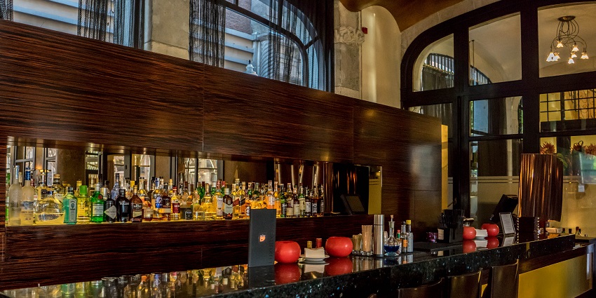 Places to visit in Bandra at night include the Irish House featuring lively nightlife.