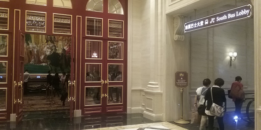A glimpse of the famous Parisian, the casino that brings everyone the charm of Paris.