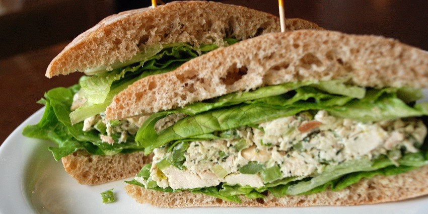 Cosy café featuring fresh ingredients and wholesome meals.