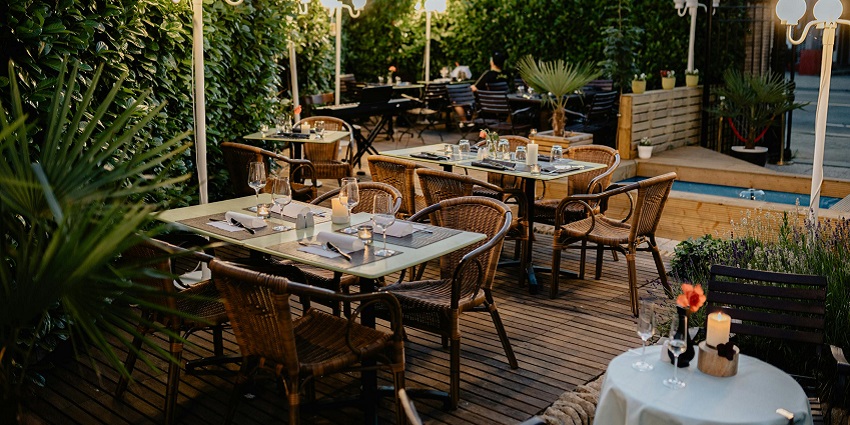 The Salt Café with a variety of dishes and comfort, the best party place in Agra.