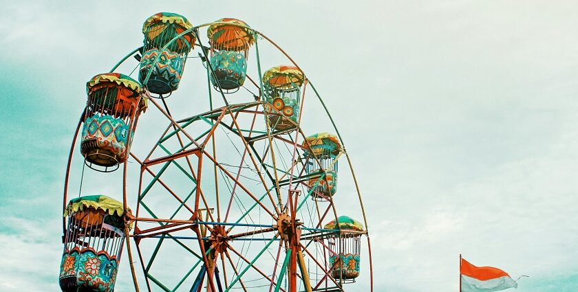 A glimpse of a giant colourful ferris wheel at the famous leisure hub of Maharashtra.