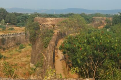 Visiting the Ahmednagar Fort is one of the best things to do in Ahmednagar for visitors.