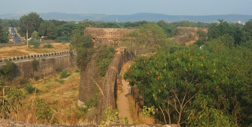 Visiting the Ahmednagar Fort is one of the best things to do in Ahmednagar for visitors.