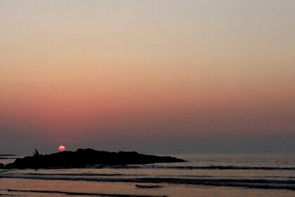 View of Aksa beach at sunset in Mumbai, visiting this is one of the must things to do in madh island