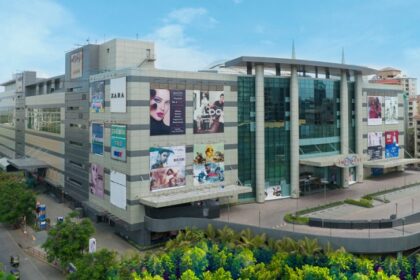 An aerial picture of a shopping mall in Malad