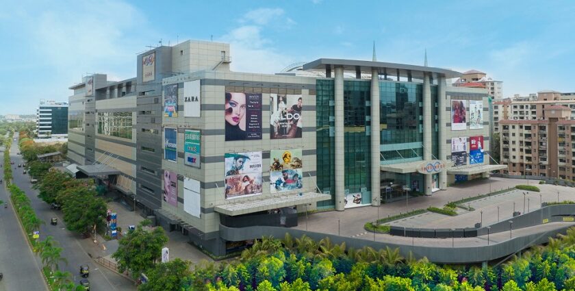 An aerial picture of a shopping mall in Malad