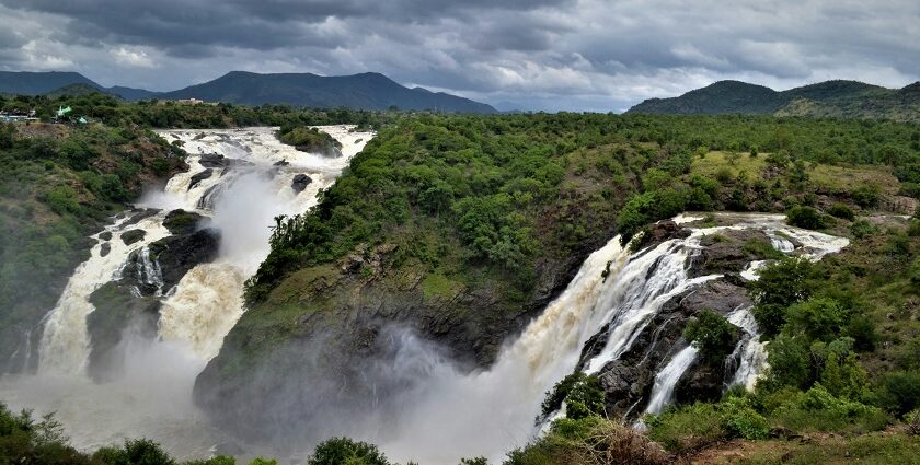 An image of the Landscape view of the divine Shivanasamudra Falls located in Karnataka.