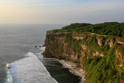 View of the cliff of Uluwatu temple, exploring this temple is a must thing to do in Uluwatu for devotees