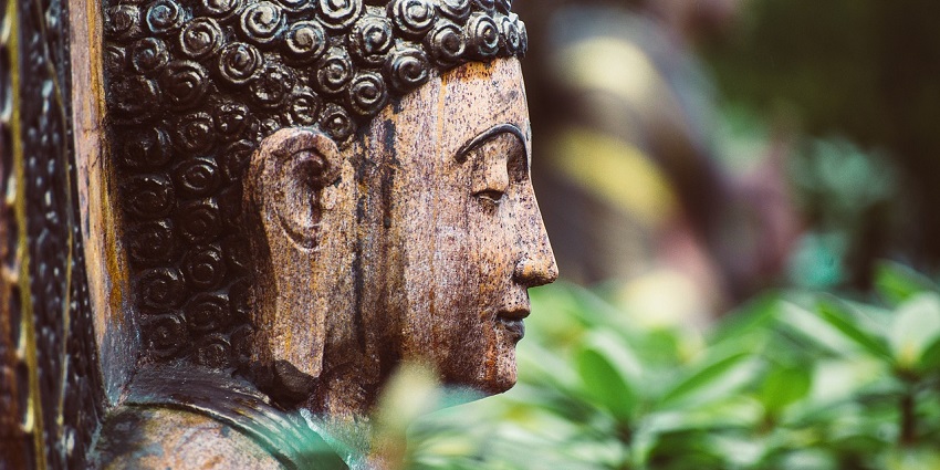 Majestic Buddha statue representing peace, a symbol of the best temple in Tamil Nadu.