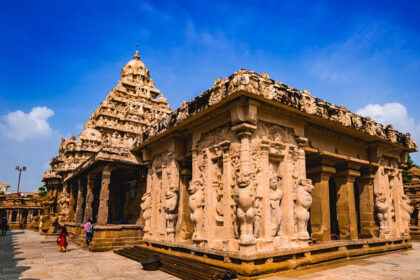 Thirucherai Sivan Temple, also known as Saraparameswarar Temple, is a revered temple with a rich history.