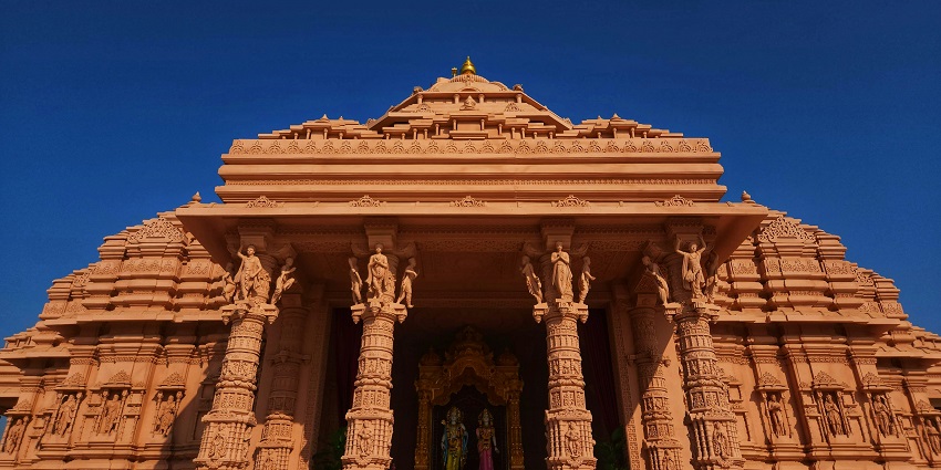 Thirumalai Nayakar Mahal in Madurai,showcasing its ornate architecture and intricate carvings
