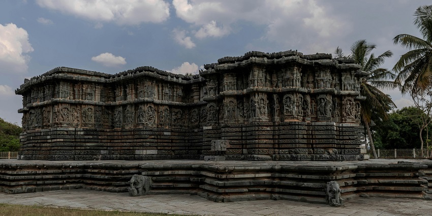 Visit the beautiful Thirumanancheri Temple near Thirupampuram temple