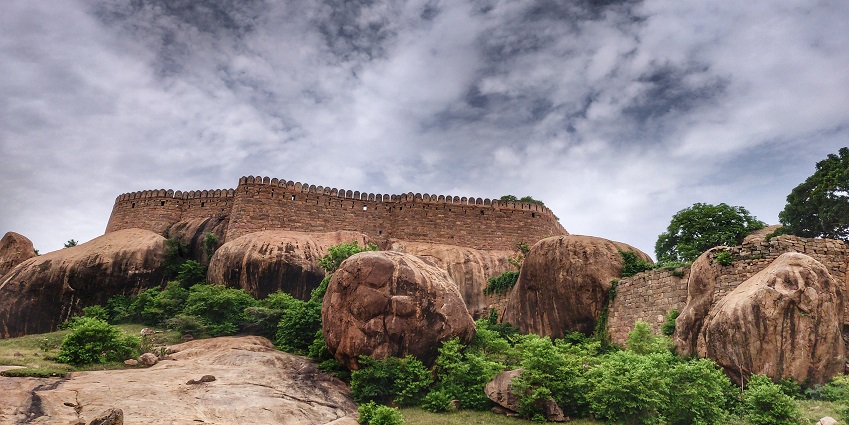 Visit the Thirumayam Fort with its impressive features near Tanjore Temple.