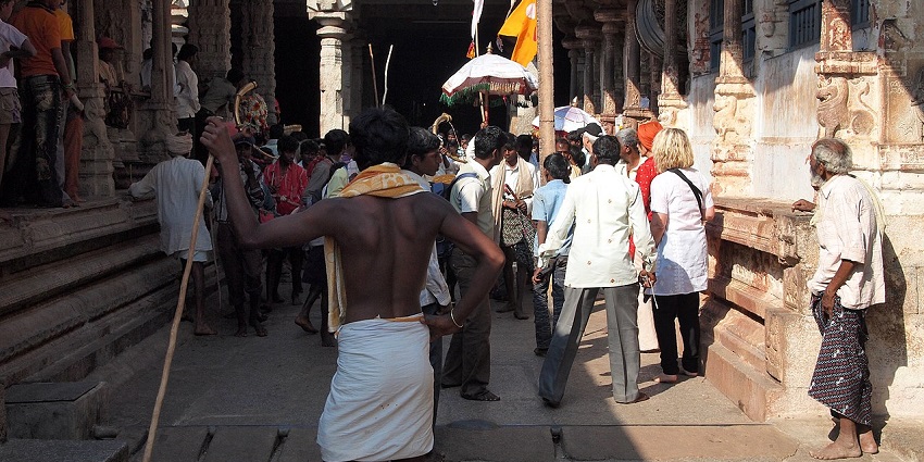 Seek blessings in Thirumeeyachur Lalithambigai near Thirupampuram temple